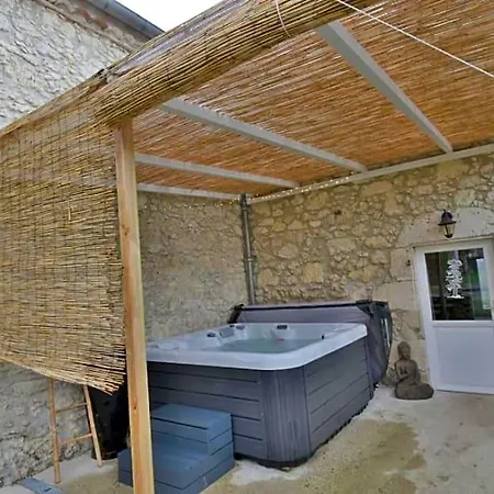 D'hôtes Le Bol D'air Avec Jacuzzi Alojamento de Acomodação e Pequeno-almoço 3*